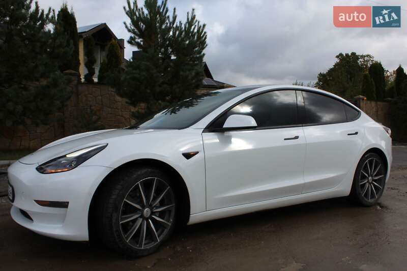 Седан Tesla Model 3 2021 в Тернополе