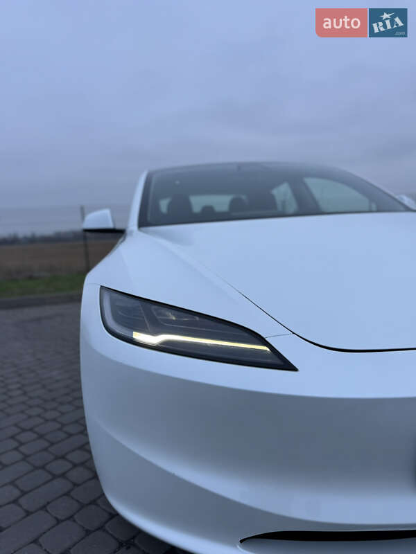 Седан Tesla Model 3 2024 в Дніпрі