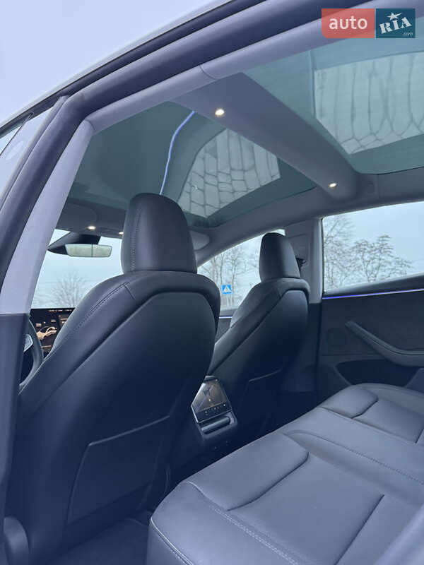 Седан Tesla Model 3 2024 в Дніпрі