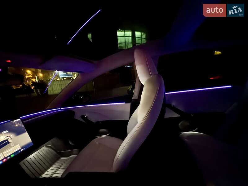 Седан Tesla Model 3 2024 в Днепре