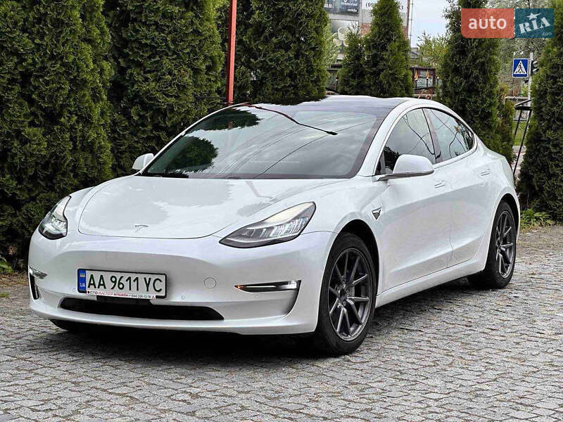 Седан Tesla Model 3 2019 в Берегово