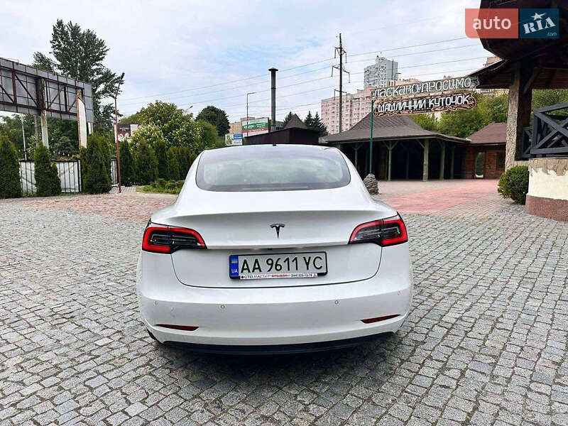 Седан Tesla Model 3 2019 в Берегово