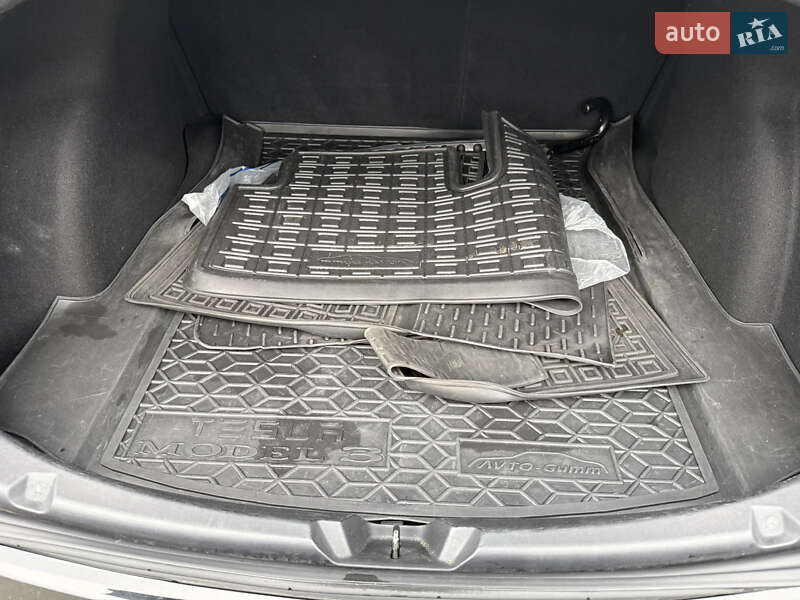 Седан Tesla Model 3 2019 в Киеве фото 11 Седан Tesla Model 3 2019 в Киеве