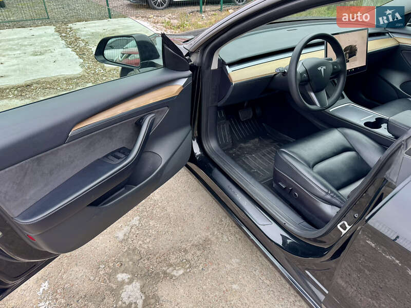 Седан Tesla Model 3 2022 в Киеве