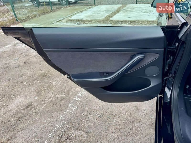 Седан Tesla Model 3 2022 в Киеве