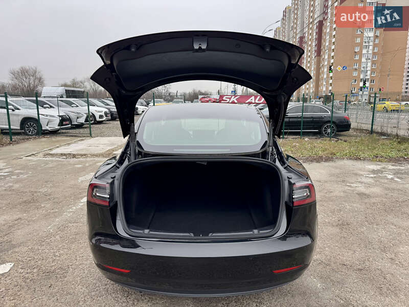 Седан Tesla Model 3 2022 в Киеве