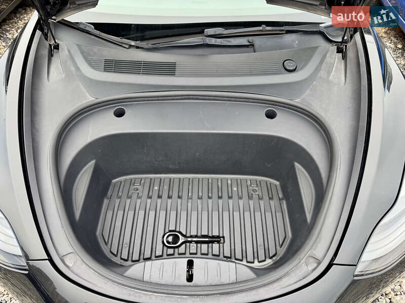 Седан Tesla Model 3 2022 в Киеве