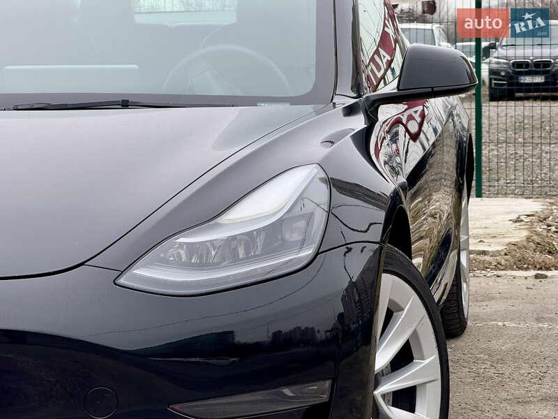 Седан Tesla Model 3 2022 в Киеве