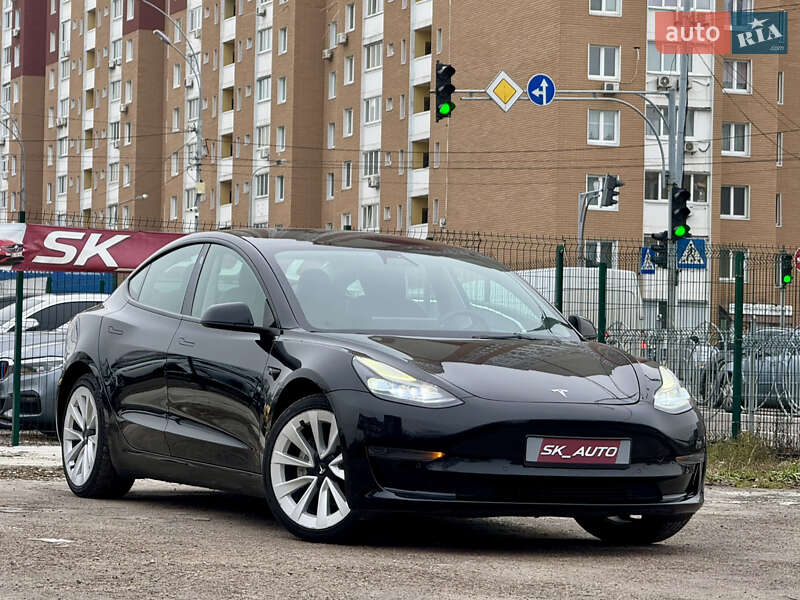 Седан Tesla Model 3 2022 в Киеве