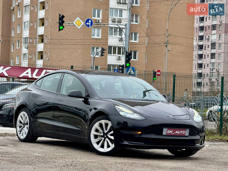 Седан Tesla Model 3 2022 в Киеве