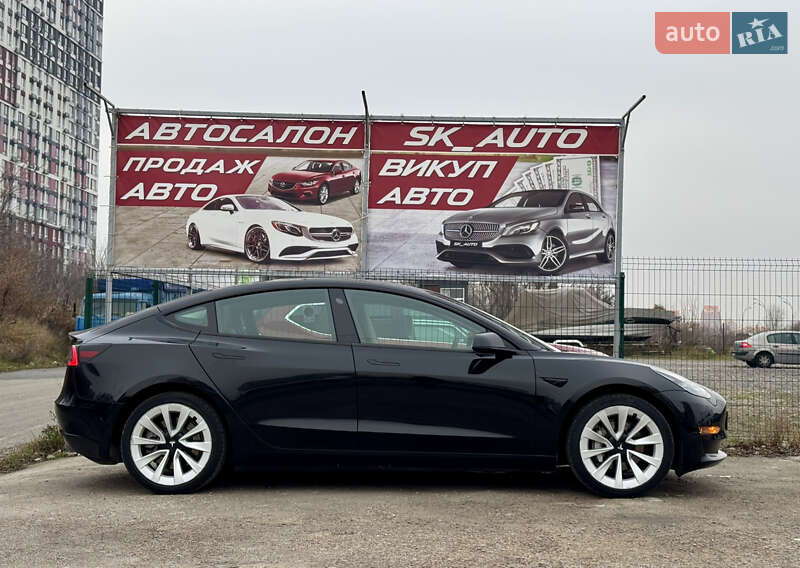 Седан Tesla Model 3 2022 в Киеве