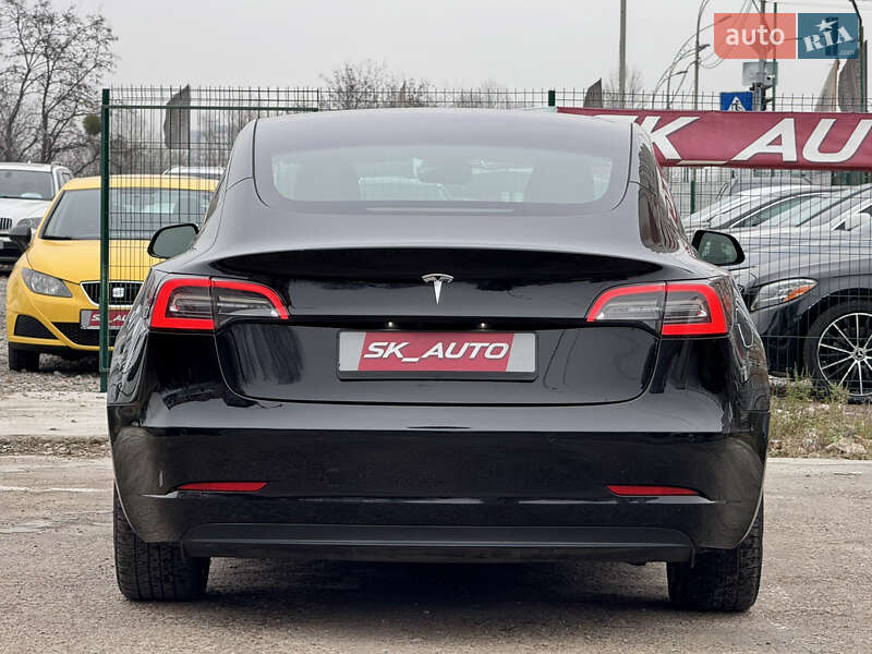 Седан Tesla Model 3 2022 в Киеве