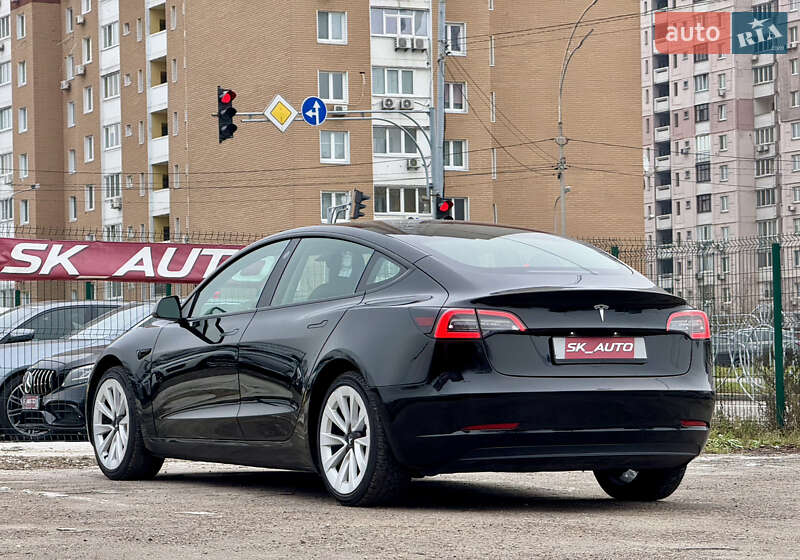 Седан Tesla Model 3 2022 в Киеве