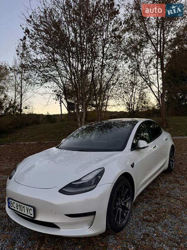 Седан Tesla Model 3 2020 в Львове