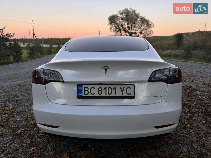 Седан Tesla Model 3 2020 в Львове