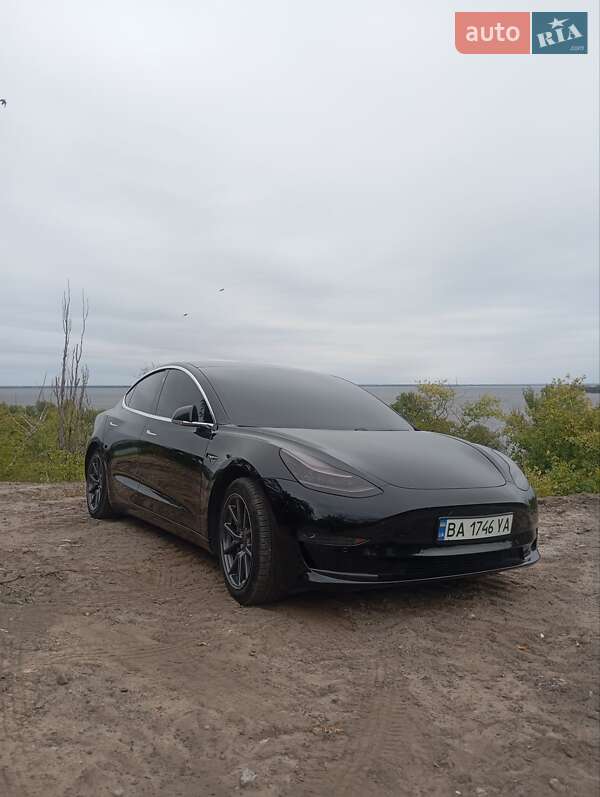 Седан Tesla Model 3 2020 в Кропивницком
