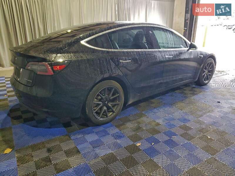 Седан Tesla Model 3 2018 в Львове