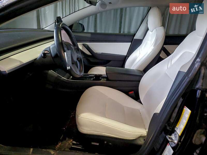 Седан Tesla Model 3 2018 в Львове
