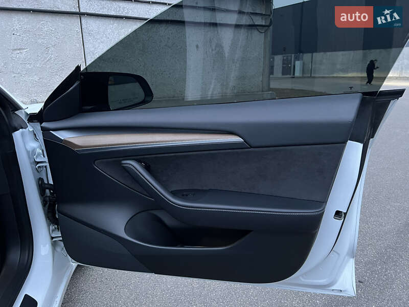 Седан Tesla Model 3 2021 в Киеве фото 30 Седан Tesla Model 3 2021 в Киеве