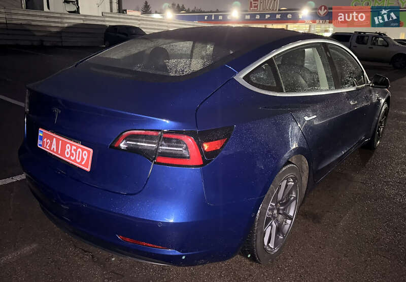 Седан Tesla Model 3 2018 в Ровно