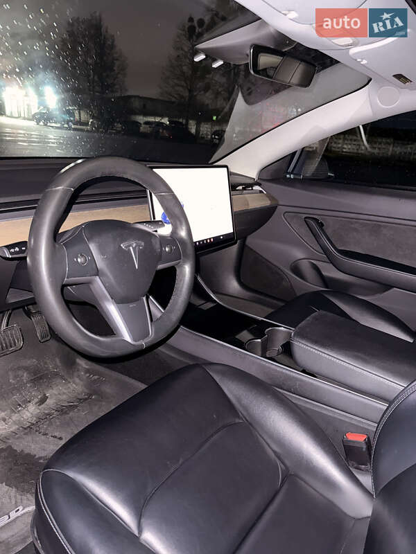 Седан Tesla Model 3 2018 в Ровно