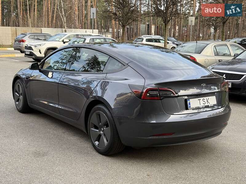 Седан Tesla Model 3 2023 в Киеве