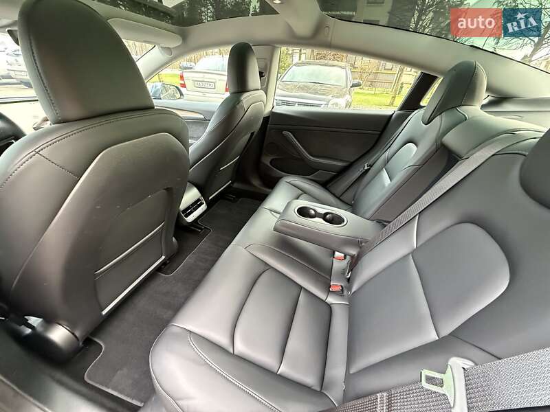 Седан Tesla Model 3 2023 в Киеве