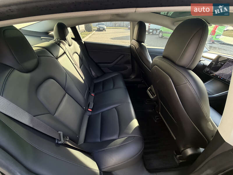 Седан Tesla Model 3 2018 в Ивано-Франковске