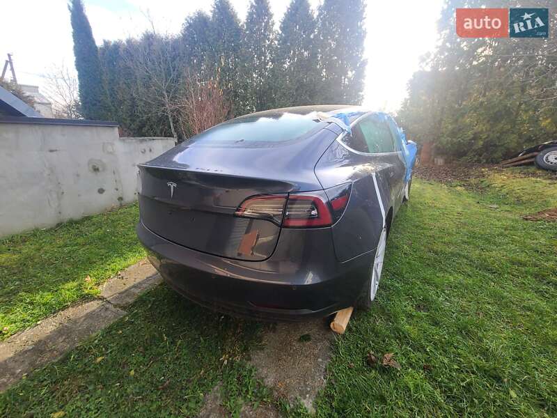 Седан Tesla Model 3 2019 в Львове