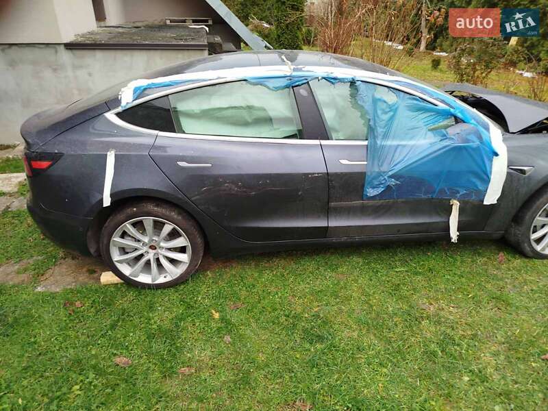 Седан Tesla Model 3 2019 в Львове