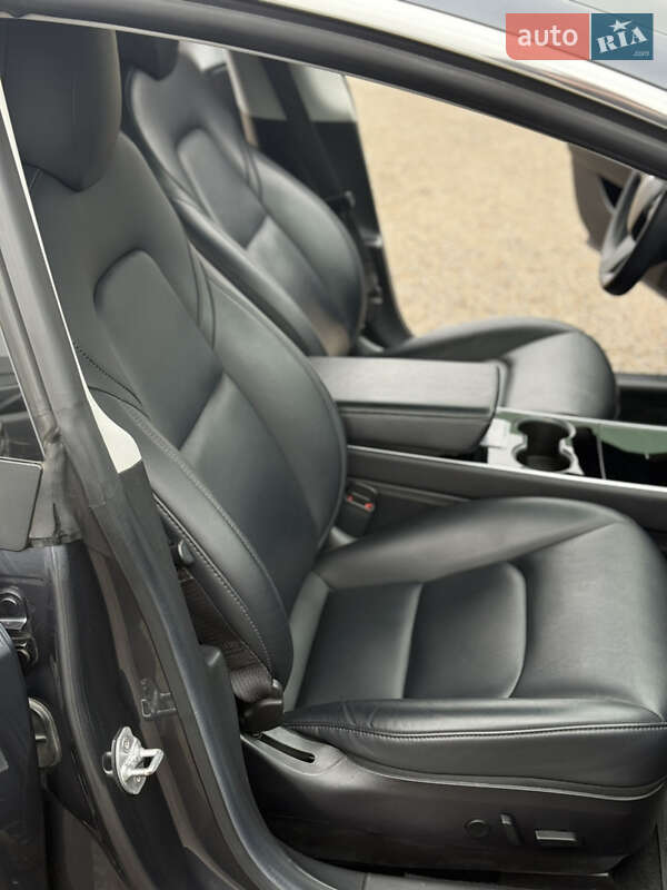 Седан Tesla Model 3 2019 в Кропивницком