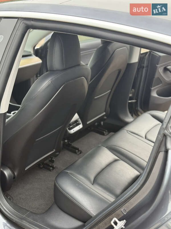 Седан Tesla Model 3 2019 в Кропивницком