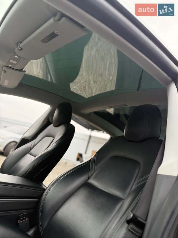 Седан Tesla Model 3 2019 в Кропивницком