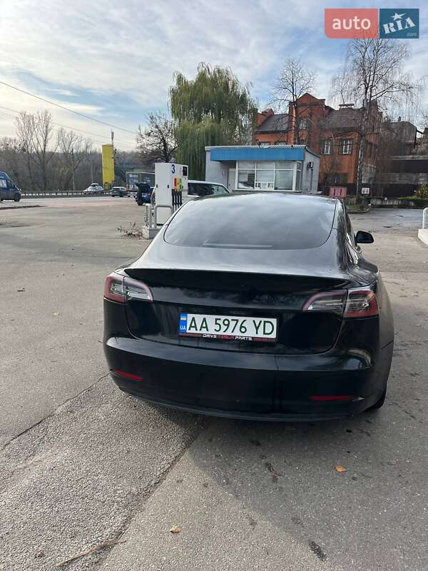 Седан Tesla Model 3 2022 в Киеве