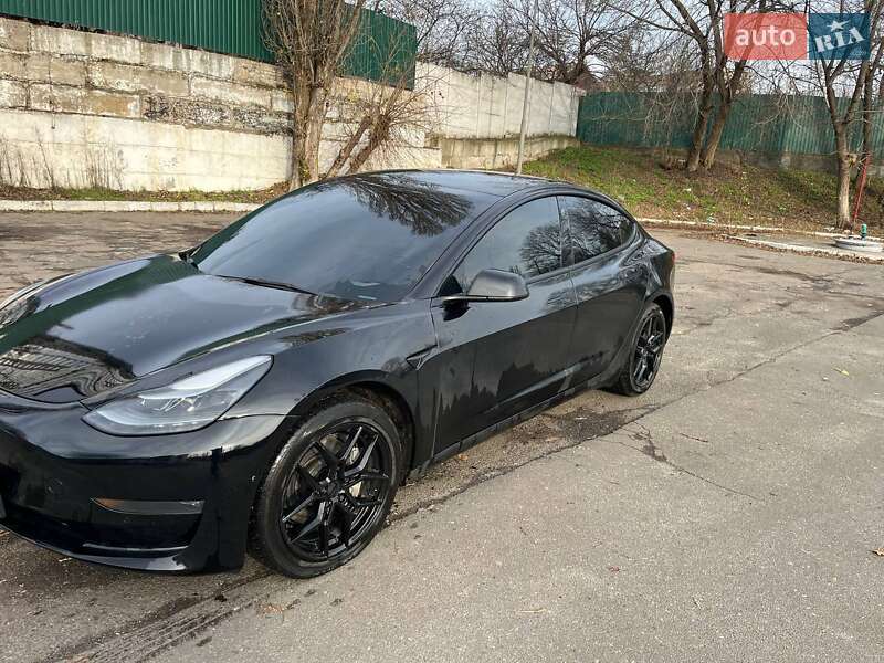 Седан Tesla Model 3 2022 в Киеве