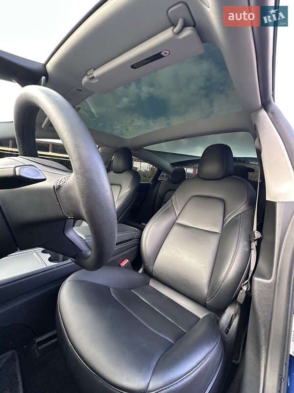 Седан Tesla Model 3 2022 в Днепре