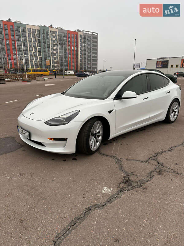 Седан Tesla Model 3 2022 в Киеве