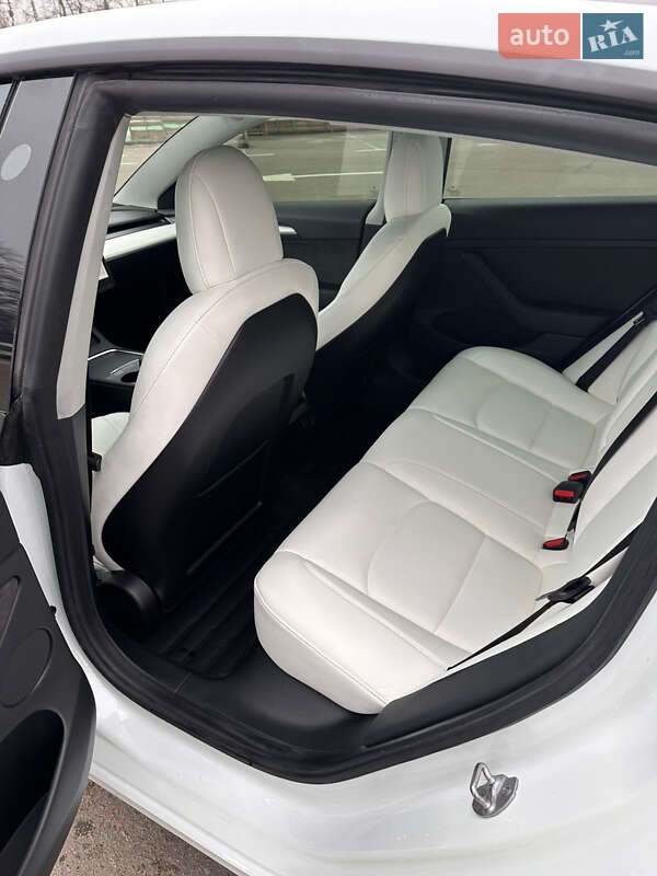 Седан Tesla Model 3 2022 в Киеве