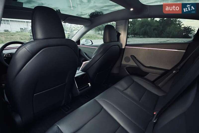 Седан Tesla Model 3 2024 в Киеве