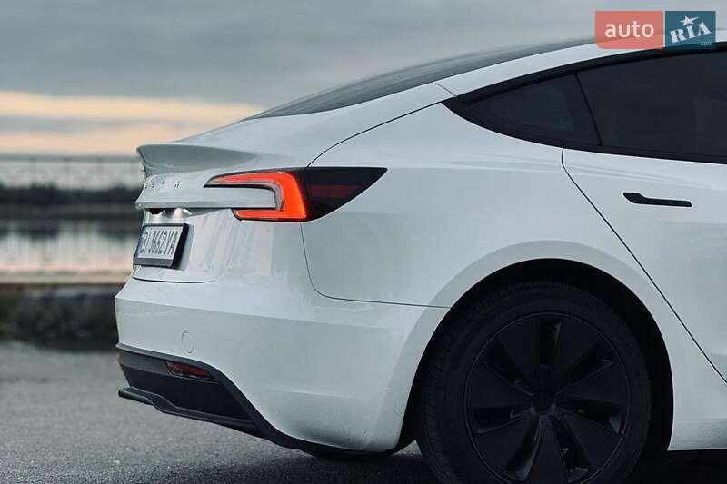 Седан Tesla Model 3 2024 в Киеве