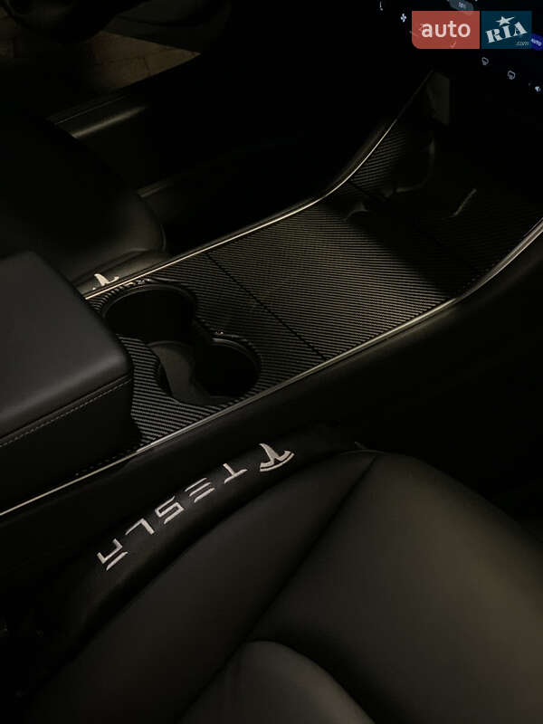 Седан Tesla Model 3 2018 в Киеве