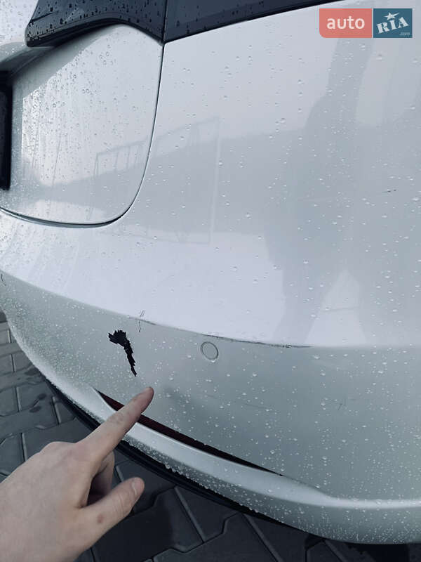 Седан Tesla Model 3 2018 в Виннице