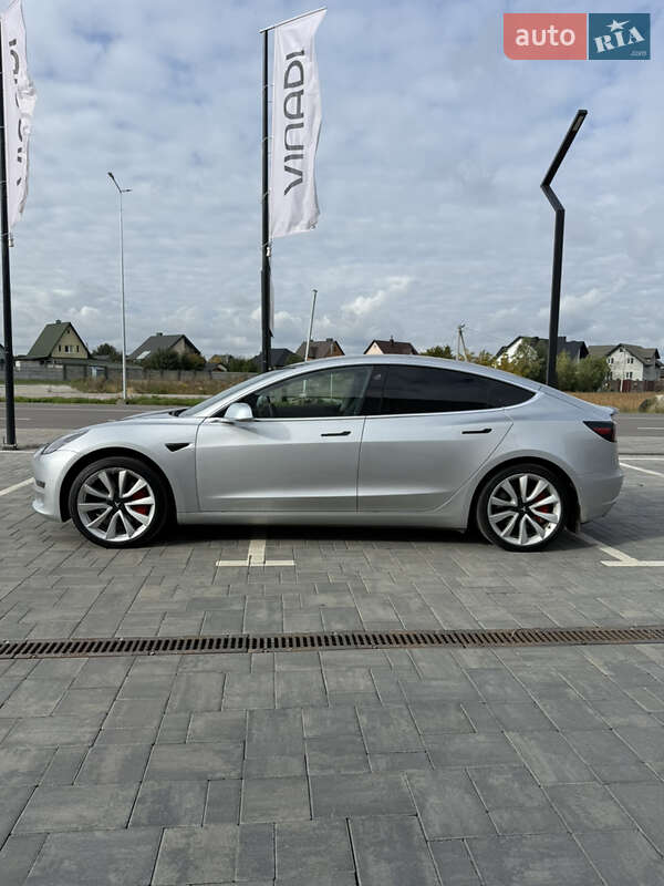 Седан Tesla Model 3 2018 в Луцке