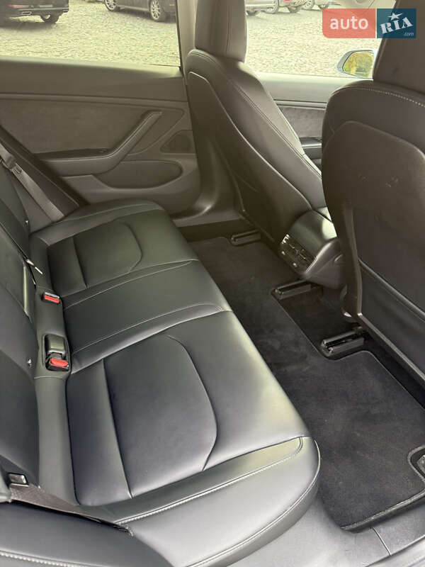 Седан Tesla Model 3 2018 в Луцке