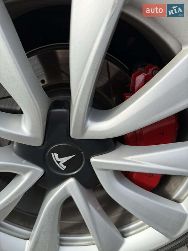 Седан Tesla Model 3 2018 в Луцке