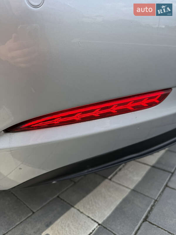 Седан Tesla Model 3 2018 в Луцке