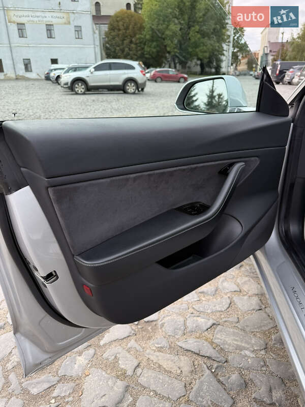 Седан Tesla Model 3 2018 в Луцке