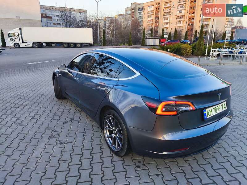 Седан Tesla Model 3 2020 в Житомире