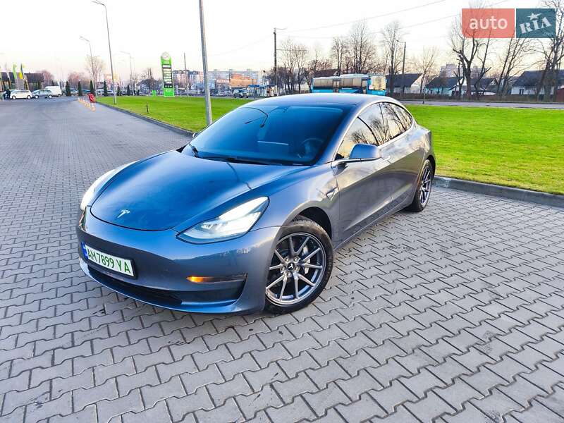 Tesla Model 3 2020