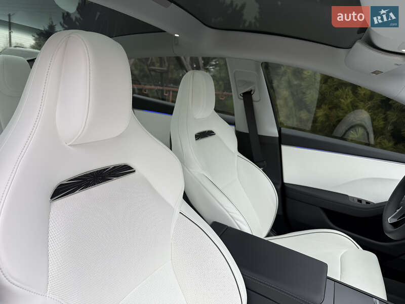 Седан Tesla Model 3 2025 в Днепре